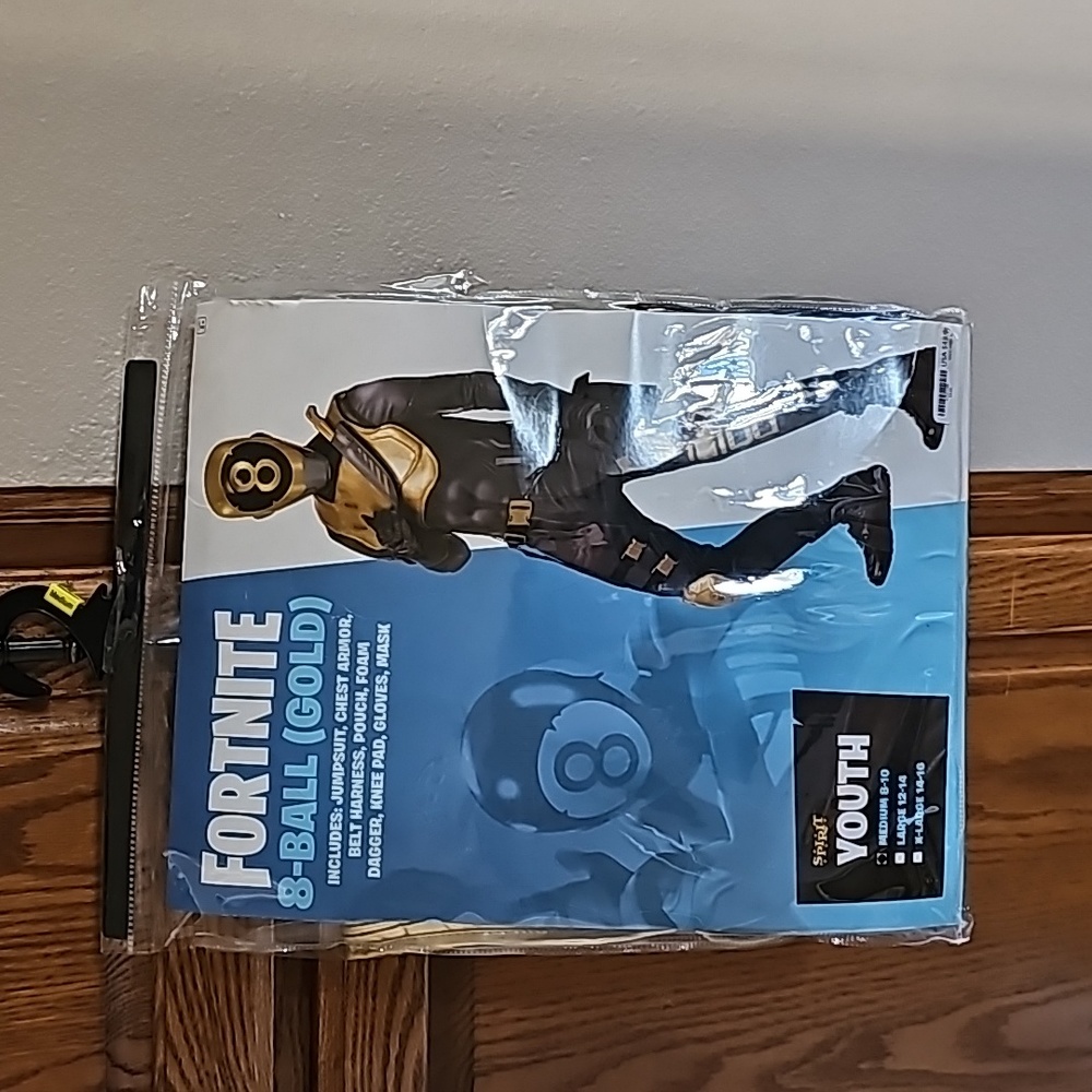 FortNite 8- Ball (Gold) - Picture 1 of 1